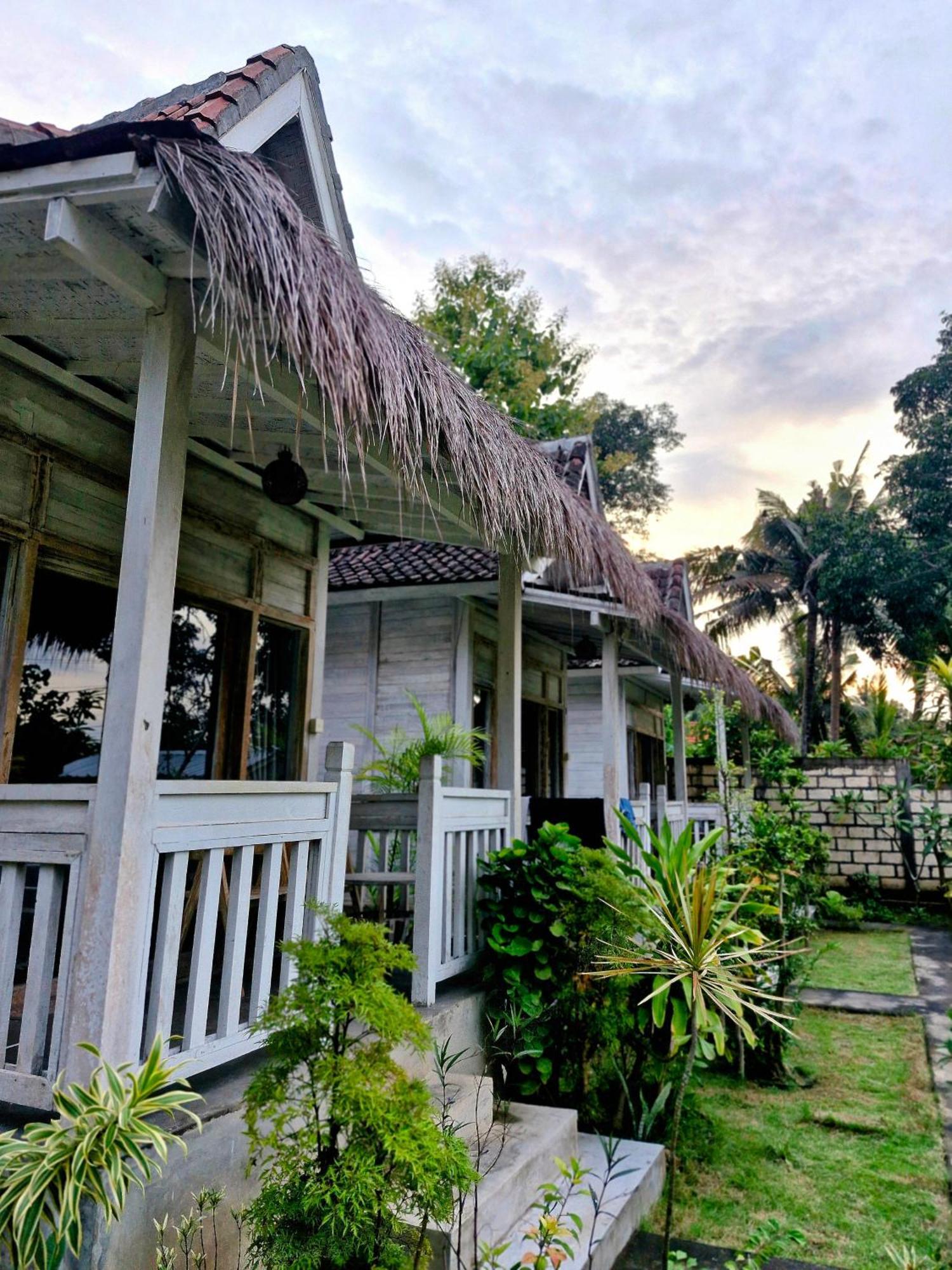 The Layar Homestay Batununggul Extérieur photo